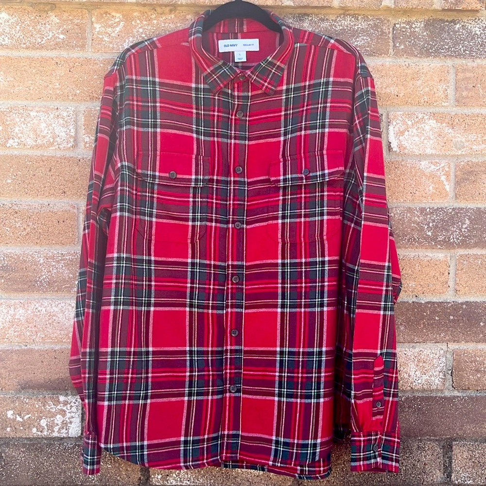 Old Navy Red and Green Plaid Flannel. Pre-owned. Size Large. Medium Weight.